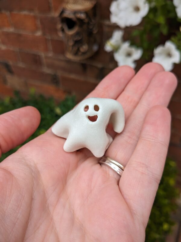 Happy Ghosts - Image 2