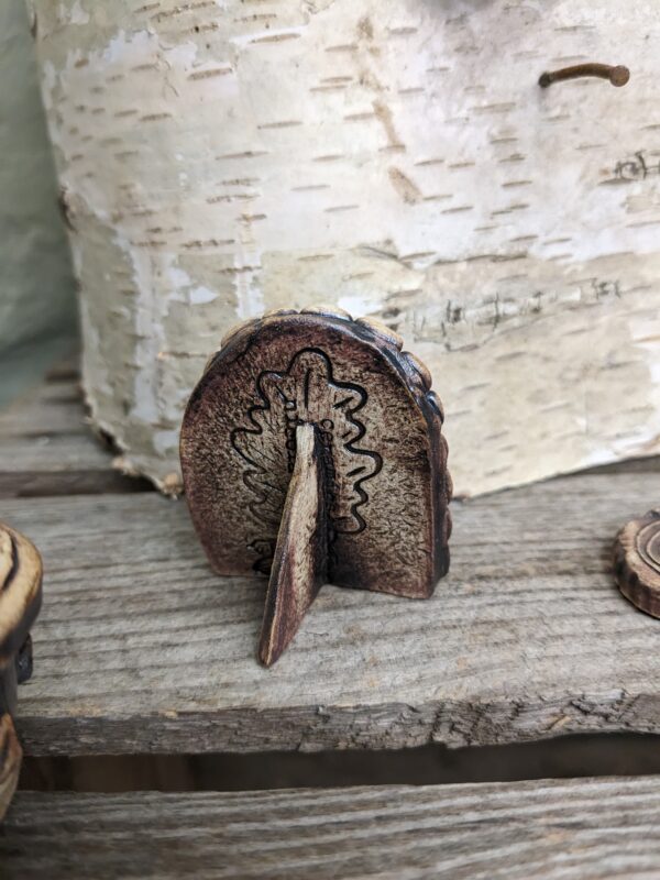 Miniature Fairy Door with flower and leaf decoration. - Image 3